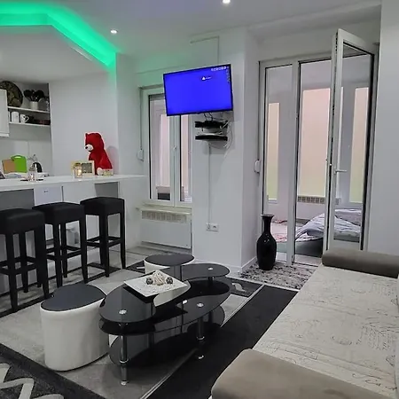 Apartment Lovely In