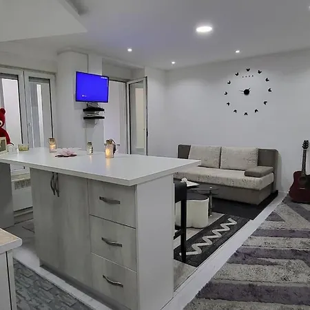 Lovely In Apartment *